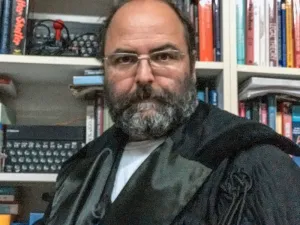 Ritratto di Andrea Monti nel suo studio